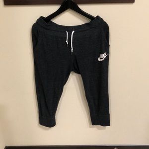 Nike capris size medium